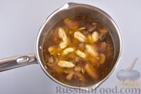 Фото приготовления рецепта: Грибной суп с фасолью и чесночными галушками - шаг №16