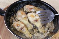 Фото приготовления рецепта: Курица в сливках с черносливом - шаг №8
