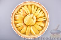 Фото приготовления рецепта: Яблочный пирог со сливочной заливкой - шаг №19