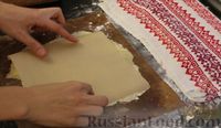 Фото приготовления рецепта: Торт "Медовик" за 4 дня, со сметанным кремом и черносливом - шаг №6