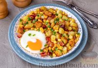 Фото к рецепту: Яичница с картофелем, ветчиной и кукурузой