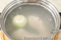 Фото приготовления рецепта: Холодная закуска «Яйца Фаберже» (заливное в яичной скорлупе) - шаг №4