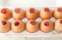 Фото приготовления рецепта: Холодная закуска «Яйца Фаберже» (заливное в яичной скорлупе) - шаг №14