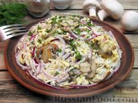 Фото к рецепту: Салат с жареными шампиньонами, сельдереем и сыром
