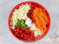 Фото приготовления рецепта: Яичный салат с морковью и луком - шаг №9