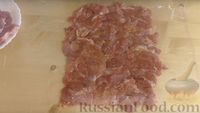 Фото приготовления рецепта: Мясной рулет с черносливом (из двух видов мяса) - шаг №4
