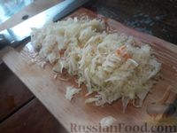 Фото приготовления рецепта: Свинина, запечённая с квашеной капустой и сладким перцем - шаг №7
