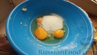 Фото приготовления рецепта: Творожная запеканка с изюмом и манной крупой - шаг №2