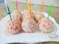 Фото к рецепту: Рисовые шарики со шпротами, яйцами и крабовыми палочками