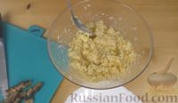 Фото приготовления рецепта: Рисовые шарики со шпротами, яйцами и крабовыми палочками - шаг №5