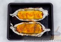 Фото приготовления рецепта: Рыбные рулеты с помидорами и сыром, запечённые в фольге - шаг №10