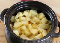 Фото приготовления рецепта: Тыква, тушеная с яблоками, орехами и корицей - шаг №5