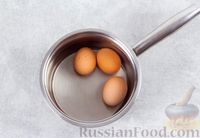 Фото приготовления рецепта: Брокколи с горчично-сливочным соусом, варёными яйцами и беконом - шаг №2