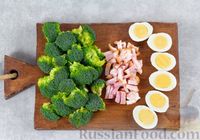 Фото приготовления рецепта: Брокколи с горчично-сливочным соусом, варёными яйцами и беконом - шаг №3