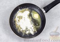 Фото приготовления рецепта: Брокколи с горчично-сливочным соусом, варёными яйцами и беконом - шаг №7