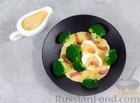 Фото приготовления рецепта: Брокколи с горчично-сливочным соусом, варёными яйцами и беконом - шаг №13