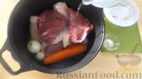 Фото приготовления рецепта: Слоёное заливное из свинины и говядины, со сливками - шаг №2