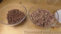 Фото приготовления рецепта: Слоёное заливное из свинины и говядины, со сливками - шаг №5