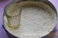 Фото приготовления рецепта: Яблочно-грушевый крамбл с мёдом и орехами - шаг №7