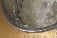 Фото приготовления рецепта: Закусочный рулет с курицей и сыром - шаг №2