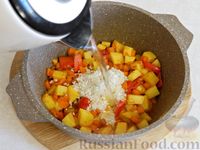 Фото приготовления рецепта: Суп-рагу с фрикадельками, рисом и овощами - шаг №10