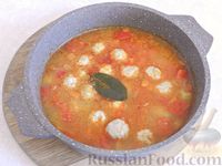 Фото приготовления рецепта: Суп-рагу с фрикадельками, рисом и овощами - шаг №13