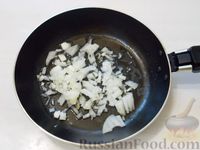 Фото приготовления рецепта: Яичные блинчики с начинкой из курицы, грибов и сыра - шаг №3