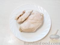 Фото приготовления рецепта: Яичные блинчики с начинкой из курицы, грибов и сыра - шаг №2