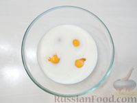Фото приготовления рецепта: Яичные блинчики с начинкой из курицы, грибов и сыра - шаг №7