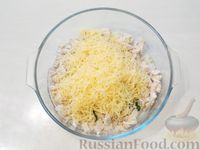 Фото приготовления рецепта: Яичные блинчики с начинкой из курицы, грибов и сыра - шаг №13