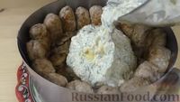 Фото приготовления рецепта: Закусочный торт из котлет, картофельного пюре и грибов - шаг №13
