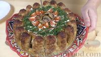 Фото приготовления рецепта: Закусочный торт из котлет, картофельного пюре и грибов - шаг №14