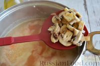 Фото приготовления рецепта: Суп из тыквы с пшеном, шампиньонами и консервированным горошком - шаг №12