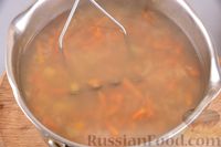 Фото приготовления рецепта: Суп с куриным фаршем, гречкой и капустой - шаг №8