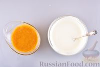Фото приготовления рецепта: Творожно-молочное желе с хурмой - шаг №10