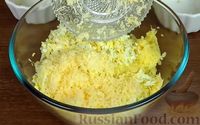 Фото приготовления рецепта: Разноцветные закусочные шарики из овощей, курицы, яиц и сыра - шаг №9