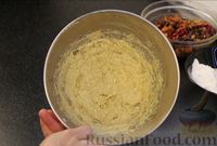 Фото приготовления рецепта: Пряный рождественский кекс с сухофруктами и цукатами - шаг №4