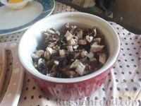 Фото приготовления рецепта: Запеканка из картофеля с грибами и сыром (в микроволновке) - шаг №5