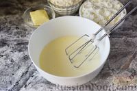 Фото приготовления рецепта: Творожная лепёшка на кефире (на сковороде) - шаг №3