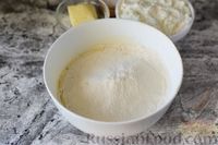 Фото приготовления рецепта: Творожная лепёшка на кефире (на сковороде) - шаг №4