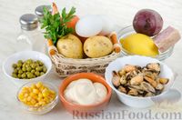 Фото приготовления рецепта: Салат "Оливье" с мидиями, кукурузой и свекольным соусом - шаг №1