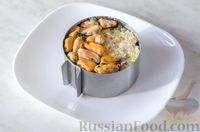 Фото приготовления рецепта: Салат "Оливье" с мидиями, кукурузой и свекольным соусом - шаг №19