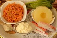 Фото приготовления рецепта: Салат с морковью по-корейски, ананасами и крабовыми палочками - шаг №1