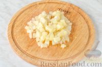 Фото приготовления рецепта: Салат с ананасами, сыром и виноградом - шаг №4