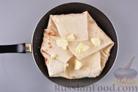 Фото приготовления рецепта: Омлет с сыром в лаваше (на сковороде) - шаг №10