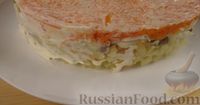 Фото приготовления рецепта: Салат-торт "Селёдка под шубой" под свекольно-сырным муссом - шаг №9