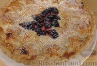 Фото приготовления рецепта: Песочный пирог с яблоками и черникой - шаг №14