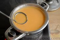 Фото приготовления рецепта: Овощной суп-пюре с сыром и гренками - шаг №13