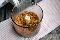 Фото приготовления рецепта: Мини-чизкейки в микроволновке - шаг №4