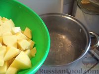 Фото приготовления рецепта: Суп из консервированной сайры с картофелем - шаг №5